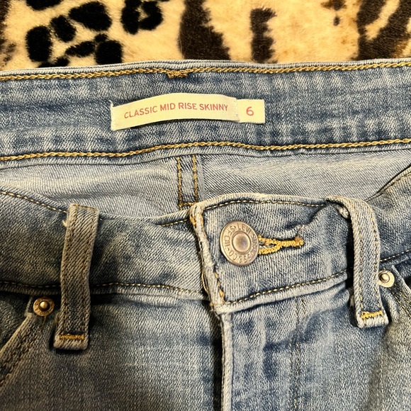 Women’s Levi Strauss Jeans - Picture 3 of 4